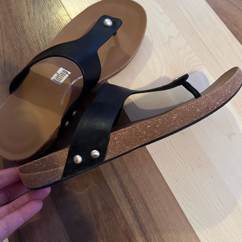FitFlop Black Leather Thong Sandals with Brown Cork-Look Midsole